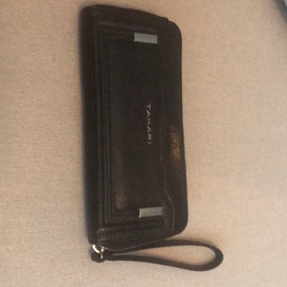Tahari Wallet